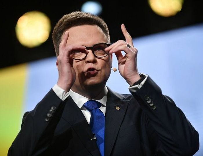 Budka brzytwy się chwyta. O życiowej szansie Hołowni