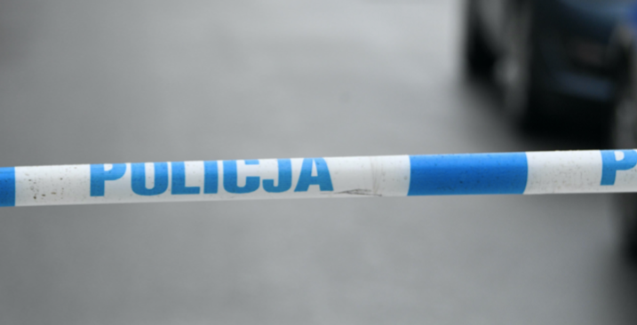 W jednym z mieszkań bloku przy ul. Ablewicza w Tarnowie policjanci odkryli zwłoki 40-letniego mężczyzny. fot. PAP