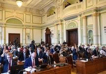 Radni przegłosowali ważne uchwały. Fot. PAP/Adam Warżawa
