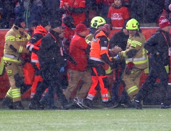 Chwile grozy na meczu Radomiaka z Widzewem. Po kibica przyjechała karetka