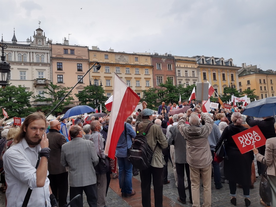 Zdjęcie ilustracyjne, Kraków, wiec wyborczy Andrzeja Dudy, 21.06.2020. Zdjęcie własne