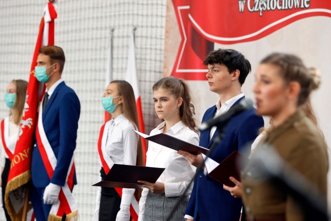 Uczniowie podczas uroczystej inauguracji roku szkolnego 2021/2022. Fot. PAP/Waldemar Deska