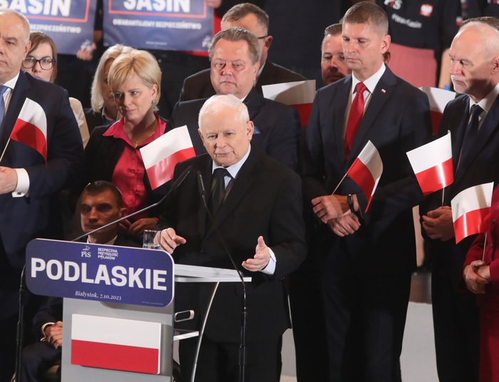 PiS traci w najnowszym sondażu. Kto utworzyłby rząd?