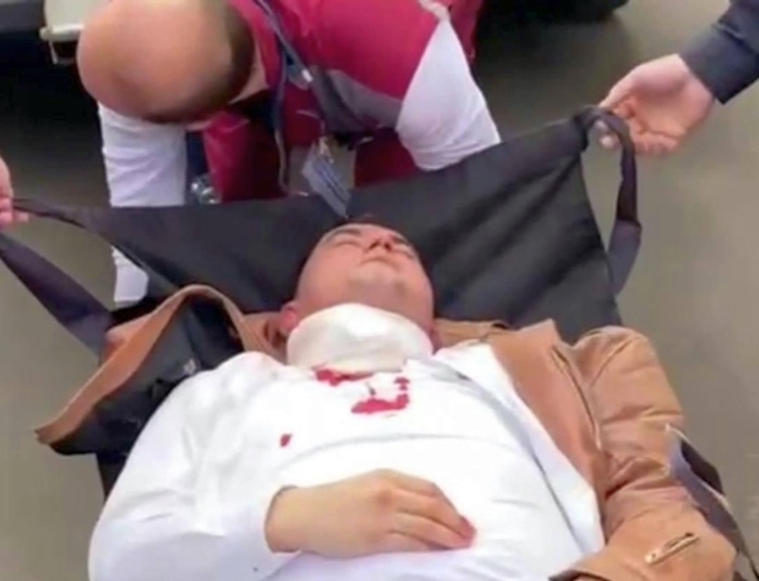 Sceny grozy w białoruskim sądzie - więzień wbił sobie długopis w gardło