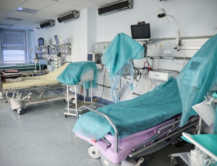 Wizyta Czarnka w szpitalu jak wizyta prezesa PiS na cmentarzu?