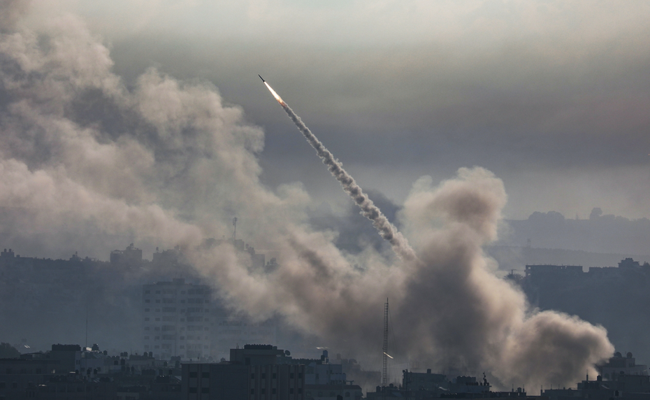 na zdjęciu: Po zamachach w Strefie Gazy rozpoczęły się naloty rakietowe. Fot. PAP/EPA/MOHAMMED SABER