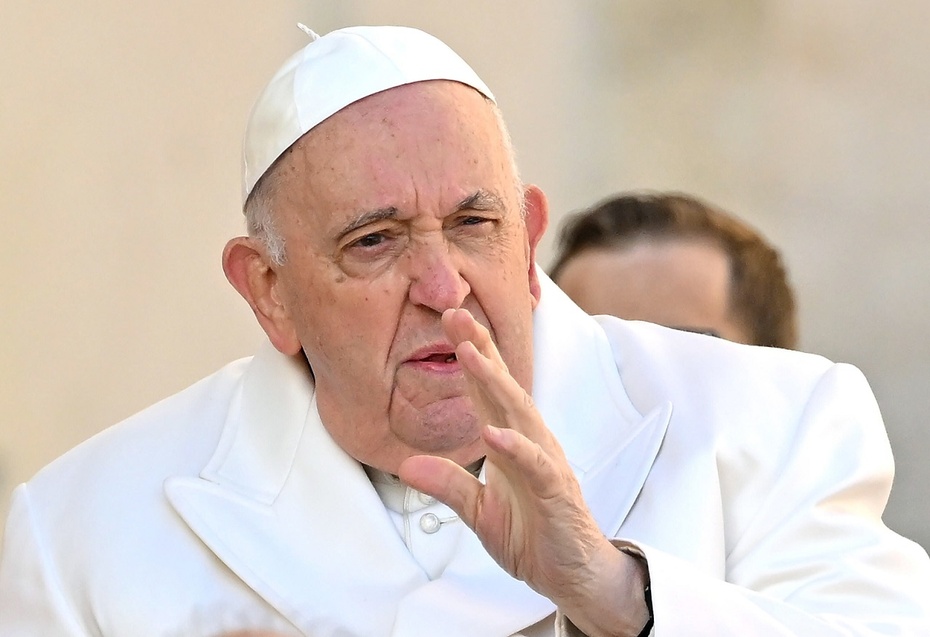 "Corriere della Sera": Papież Franciszek przebywa od środy w rzymskiej klinice Gemelli. Fot. PAP/EPA/ETTORE FERRARI