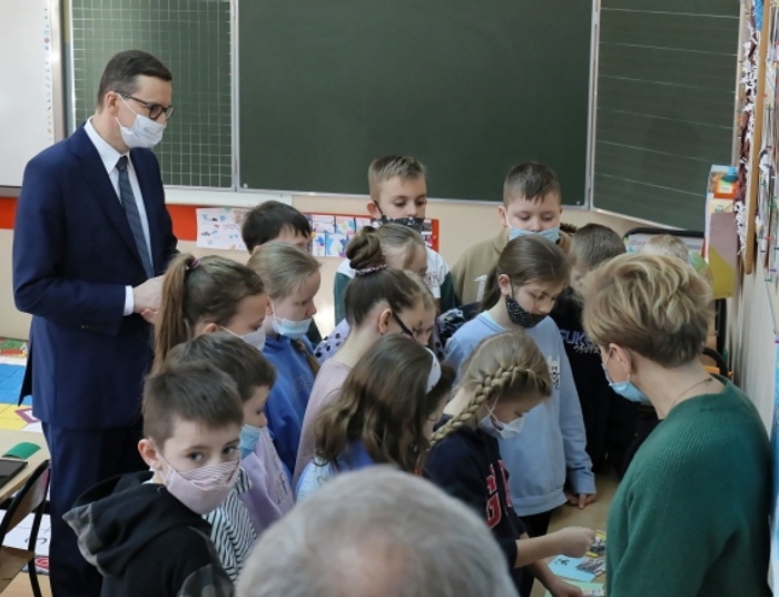 Premier zapowiada nowy program wsparcia dla dzieci