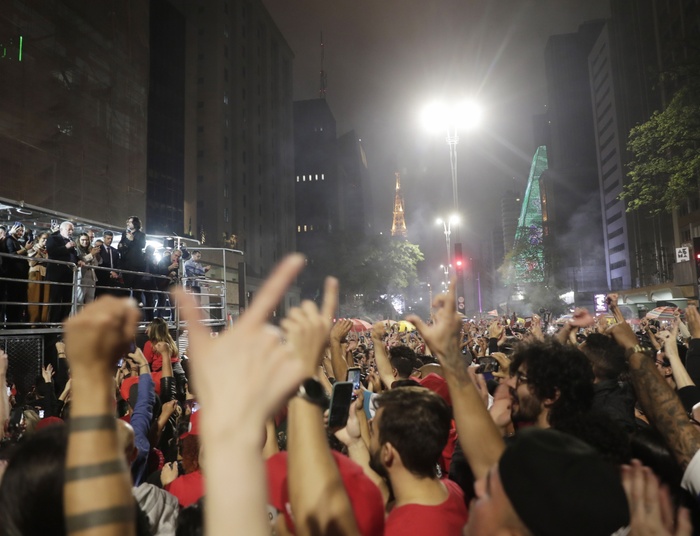 Brazylia. Bolsonaro ma problem. 76-latek pokonał go w I turze wyborów prezydenckich