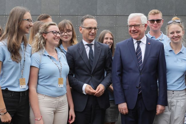 Minister spraw zagranicznych Niemiec Heiko Maas i minister spraw zagranicznych RP Jacek Czaputowicz podczas wizyty w Muzeum Powstania Warszawskiego
