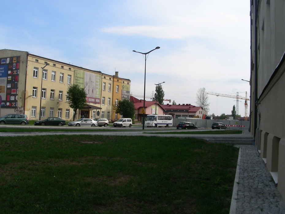 Dwujezdniowa ulica przez dziedziniec - dzieło Rektora Nykiela.