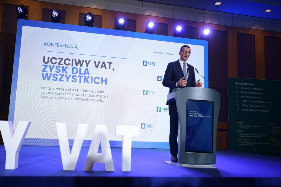 "Uczciwy VAT zysk dla wszystkich" - to tytuł konferencji z udziałem premiera. Fot. PAP/Marcin Obara