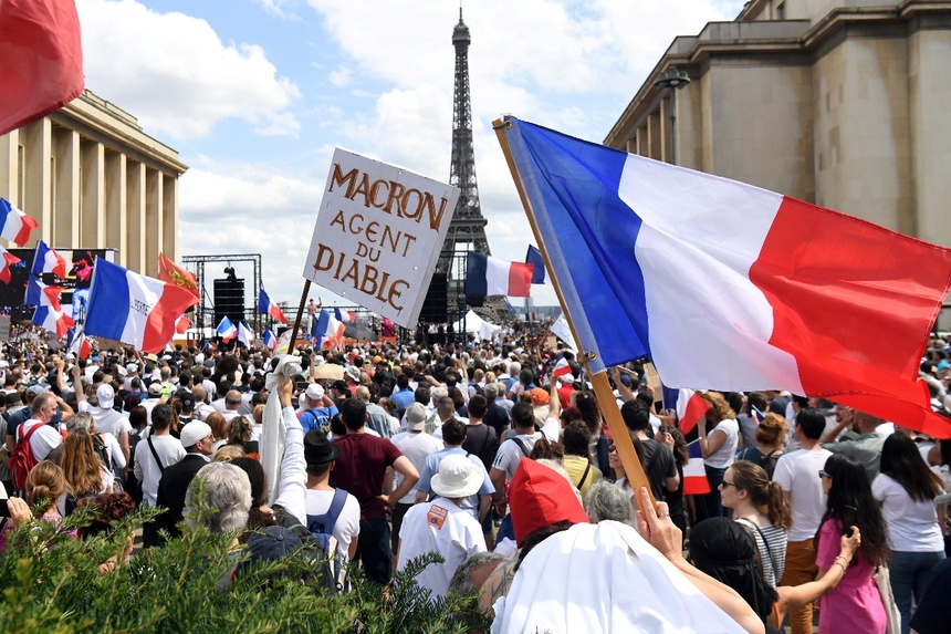 Zablokowany Paryż. Konwój wolności wśród starć