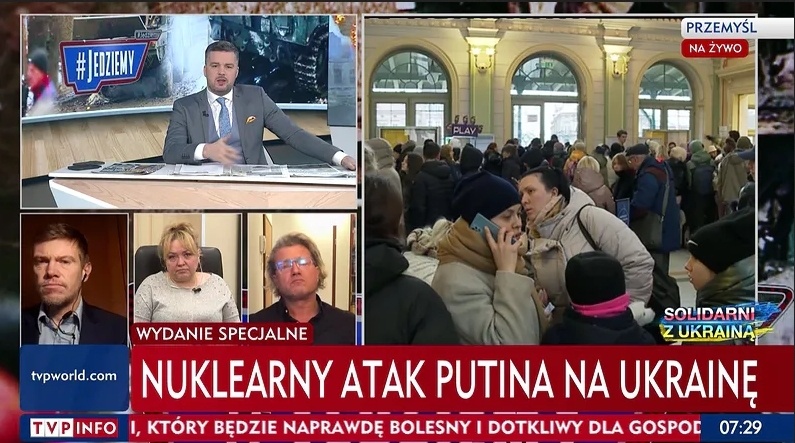 KRRiT upomniała Telewizję Polską za wyemitowanie podczas wiadomości słów Donalda Tuska "für Deutschland" oraz za pasek, który mógł wywołać panikę wśród obywateli (fot. screenshot/TVP)