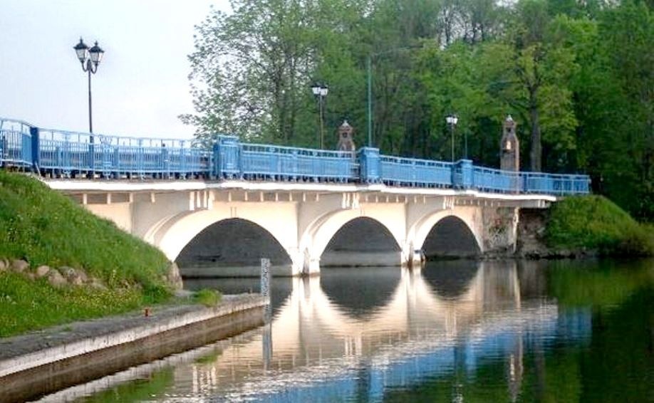 Samorząd Ełku wnioskuje do resortu kultury i dziedzictwa narodowego o wykreślenie z listy zabytków mostu rozpiętego nad jeziorem Ełckim. (fot. Facebook)