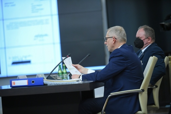 Senator niezrzeszony Krzysztof Kwiatkowski przed komisją senacką ds. Pegasusa, fot. PAP/Marcin Obara