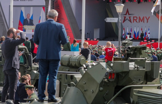 Rosja i Białoruś przygotowują się do wspólnych ćwiczeń wojskowych Zapad-2021. Fot. PAP/EPA/MAXIM SHIPENKOV / POOL