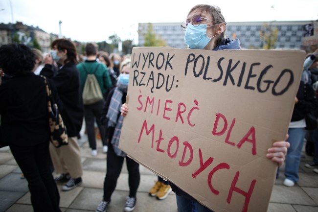 Młodzieżowy Strajk Klimatyczny w Warszawie. Fot. PAP/Łukasz Gągulski
