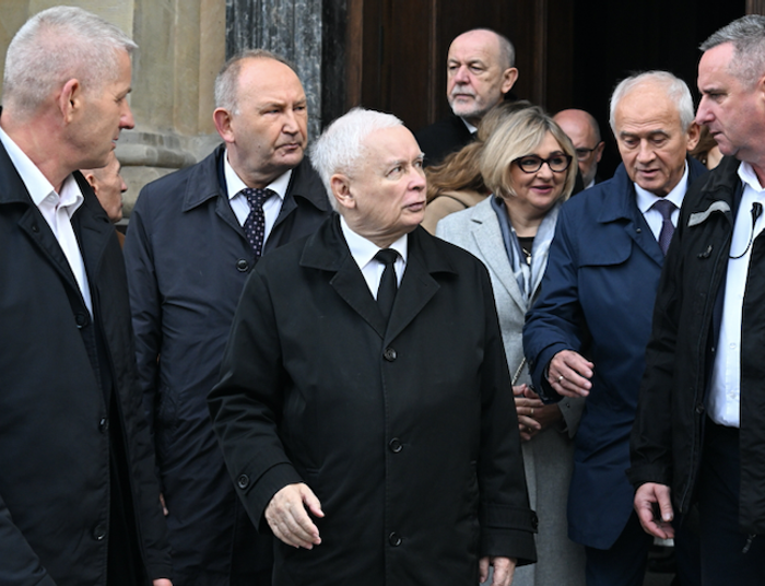 Kluczowa decyzja dla przyszłości PiS. W PKW zaczynają się łamać