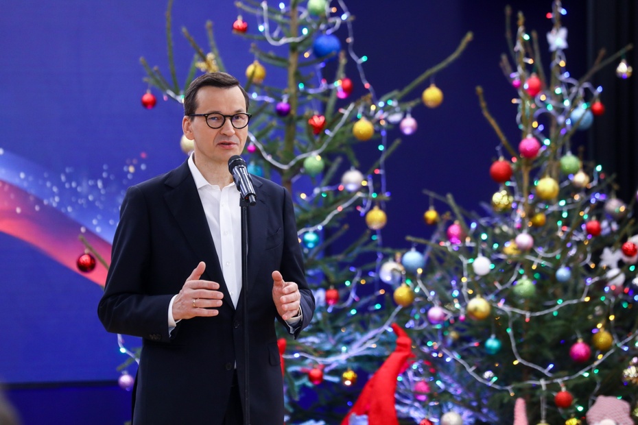Premier Mateusz Morawiecki podczas świątecznego spotkania z rodzinami w Centralnym Domu Technologii w Warszawie, 21 bm. (jm) PAP/Rafał Guz