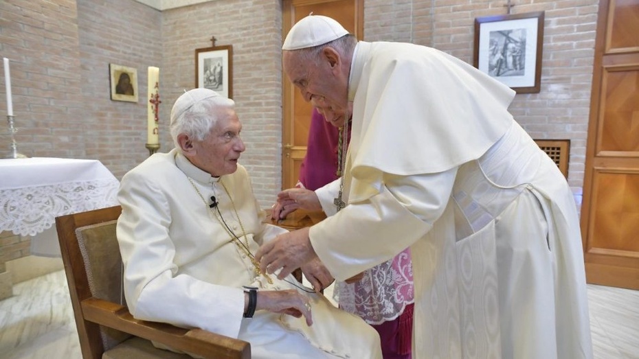 Papieża Benedykta i papieża Franciszka łączą bliskie relacje, fot. Vatican News
