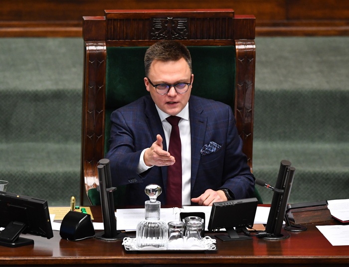 W Sejmie gorąco. Dyskusja ws. zmian w traktatach unijnych i błąd Hołowni