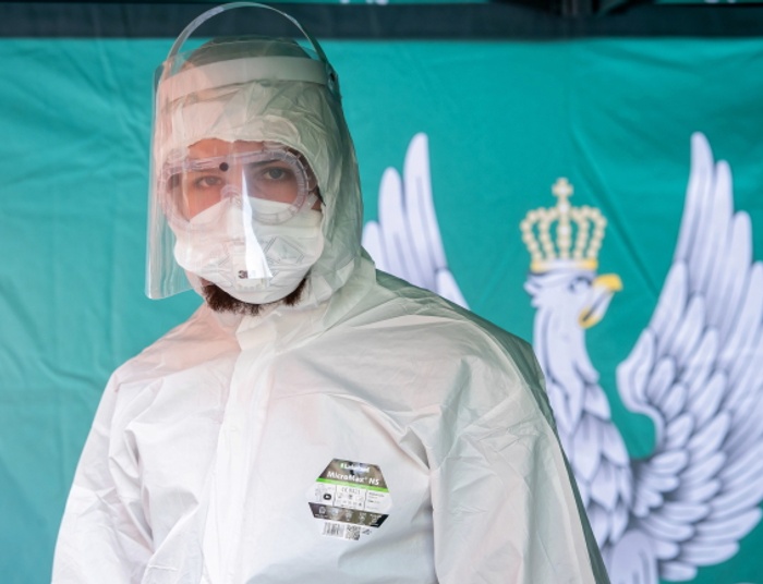 Bajzel w Ministerstwie Zdrowia, covidowe szaleństwo i pierwsze ofiary głupoty