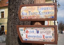 Lubniewice - przy rynku tablice z propozycjami szlaków turystycznych.