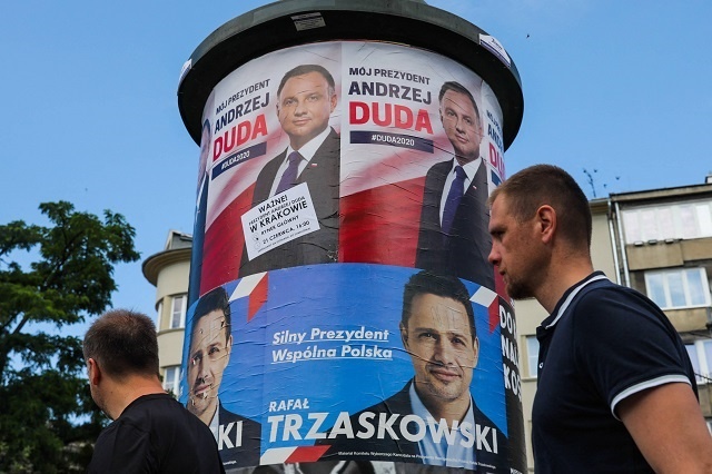 Polacy nie cenią politycznych elit. Fot. PAP