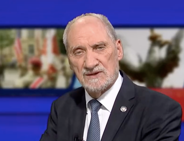 Podkomisja smoleńska zamknięta. Macierewicz: Mamy do czynienia z przestępstwem