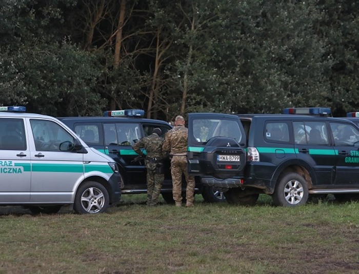 Straż Graniczna uratowała życie nielegalnym imigrantom. Utknęli na bagnach