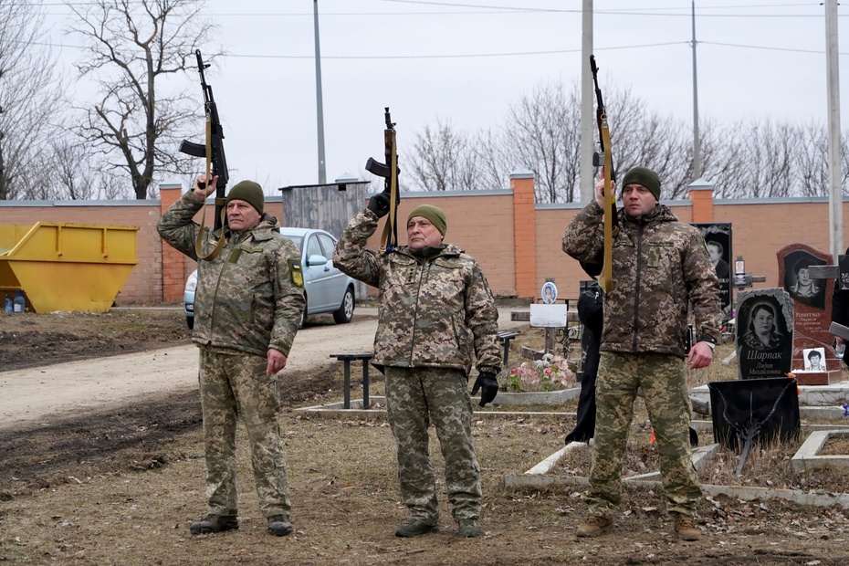 Ukraińscy żołnierze. Źródło: PAP/Mykola Kalyeniak