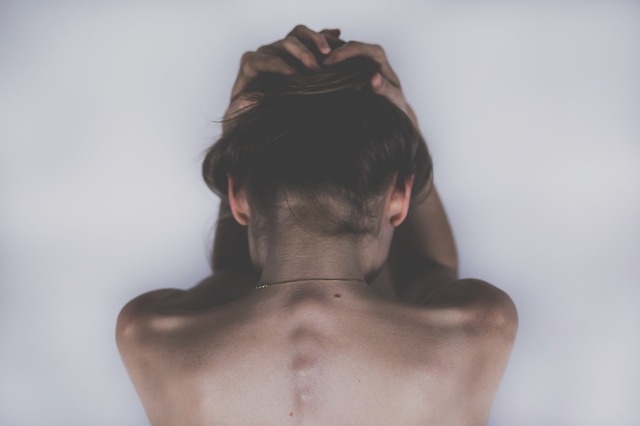 Naukowcy wskazująna powiązania między bólami kręgosłupa a zaburzeniami psychicznymi.