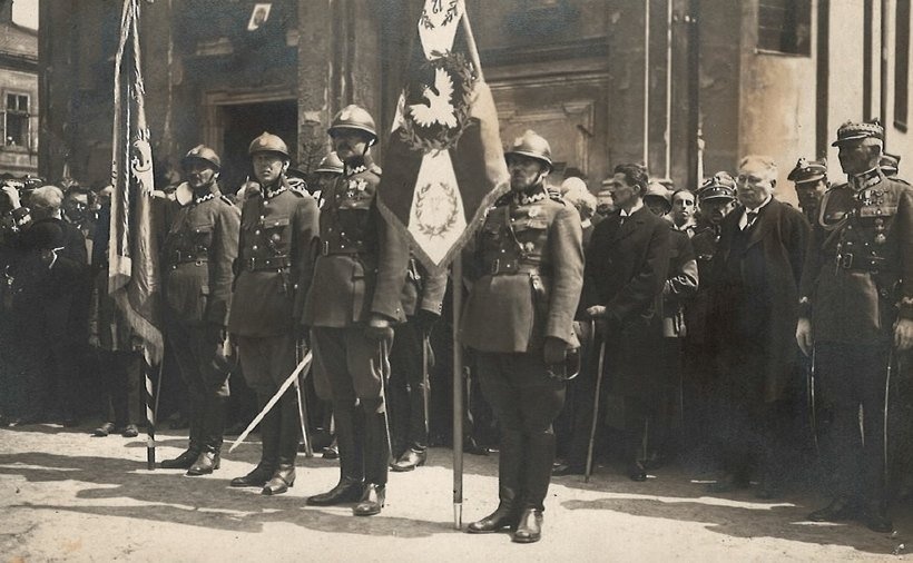 Poświęcenie sztandaru 12 Pułku Piechoty w Wadowicach w 1924 roku. Fot. ze zbiorów Muzeum Tradycji Niepodległościowej Ziemi Wadowickiej im. 12 Pułku Piechoty.