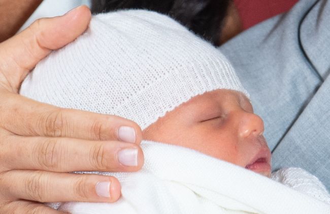 Pierwsze zdjęcie nowonarodzonego royal baby. Fot. PAP/EPA/Domic Lipinski/PA