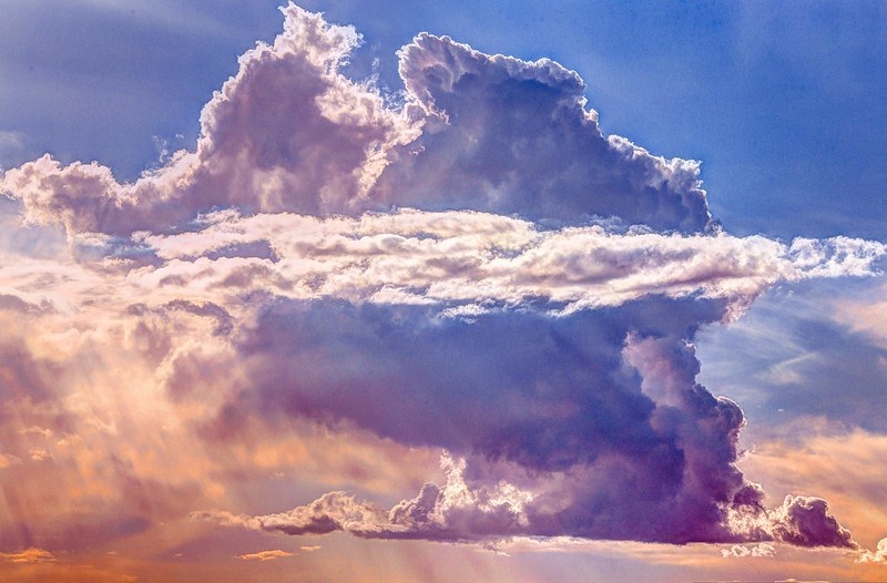 Pearl sky, Vladimir Pustovit, źródło: https://bit.ly/2o5SYQB