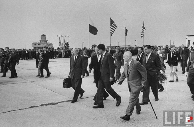 Prezydent USA Nixon w Warszawie na lotnisku Babice-Bemowo