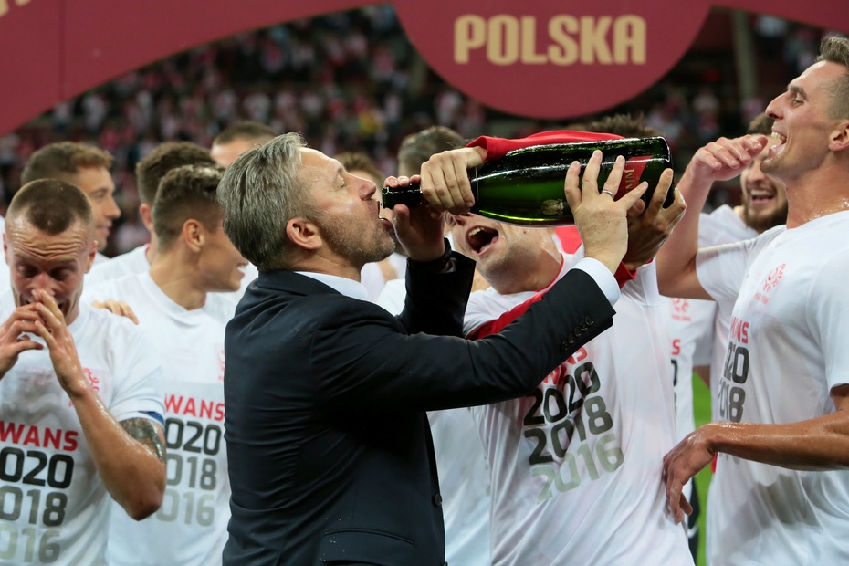 Trener Jerzy Brzęczek świętuje awans na Euro 2020. Fot. PAP/Leszek Szymański