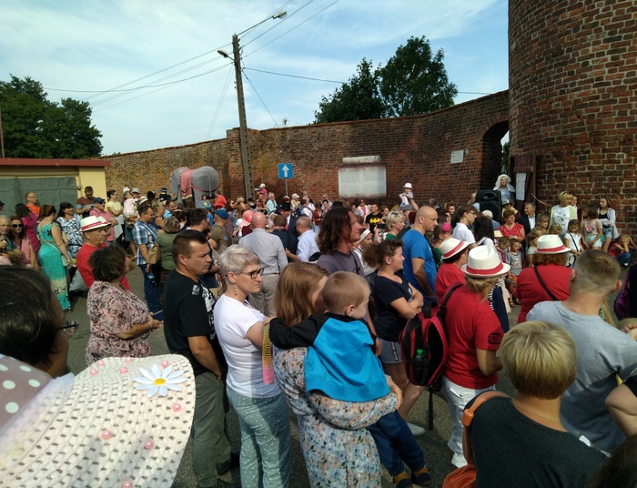 W Trzebiatowie rzucają kaszą...