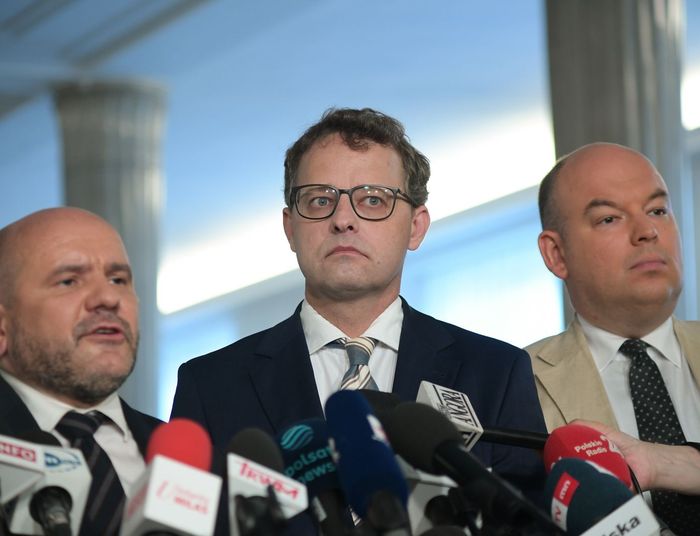 Romanowski chce rozliczeń. Wskazuje, kogo pociągnąć do odpowiedzialności karnej