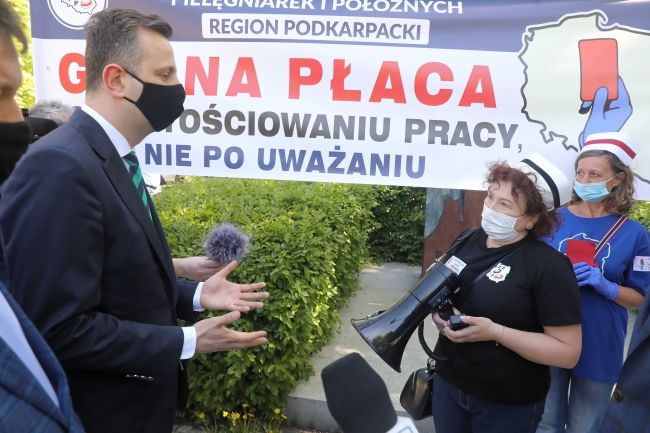 Władysław Kosiniak Kamysz na spotkaniu z pielęgniarkami, fot. fot. PAP/Tomasz Gzell