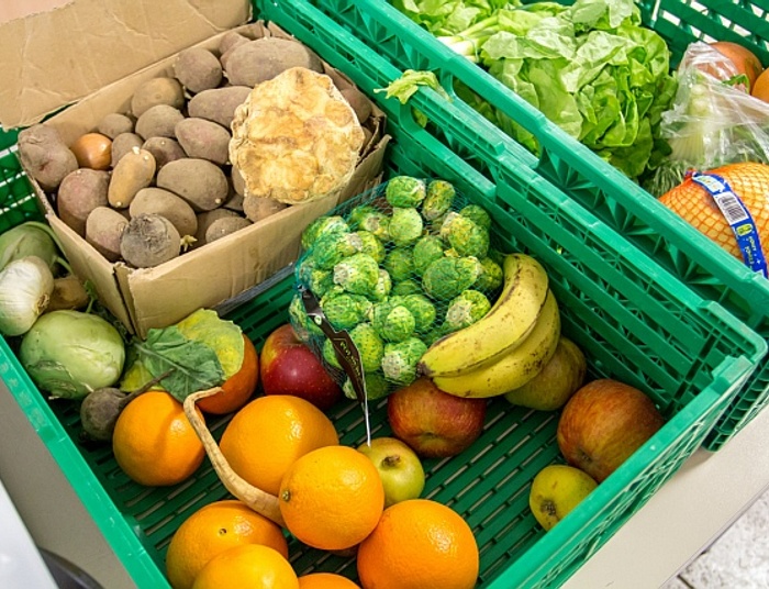 Jak nie marnować jedzenia w święta? Podziel się posiłkiem z bezdomnymi