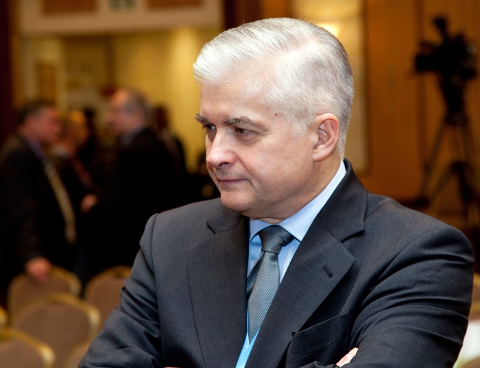 Cimoszewicz komentuje ustawę 447. W sieci zawrzało