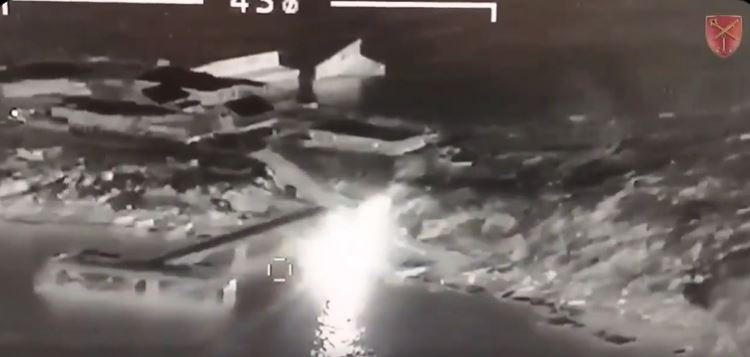 Ukraińcy zniszczyli rosyjski kuter desantowy u wybrzeży Wyspy Węży na Morzu Czarnym.  Fot. Twitter/Промисловий Портал