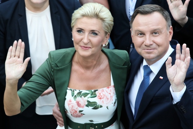 Prezydent Andrzej Duda wraz z małżonką Agatą Kornhauser-Dudą. Fot. PAP/Tomasz Gzell