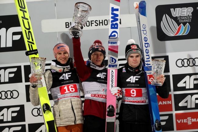 Od lewej: Geiger, Kubacki i Lindvik, fot. PAP/Grzegorz Momot