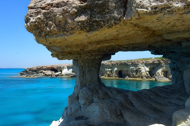 Cypr zapłaci za pobyt turystów, jeśli zachorują na wyspie na Covid-19.