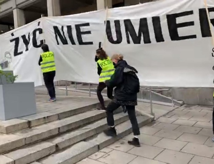 Od jedynie słusznej władzy nie wolno się niczego domagać