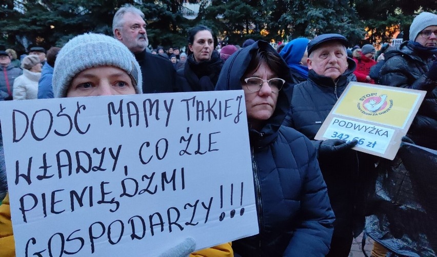 Serduszka WOŚP nie dla rządu i TVP! Protest w Piotrkowie Trybunalskim.