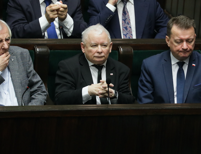 KO miażdży PiS w tym sondażu. Nawet wyborcy Konfederacji nie mają złudzeń